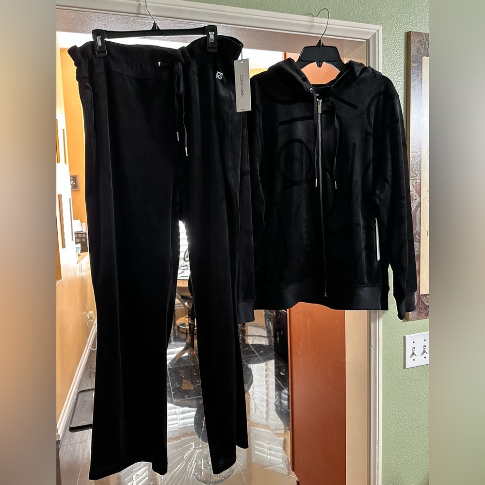 🖤🖤NWT Calvin Klein Black Velour Embossed logo Hoodie with black velour Pants Set